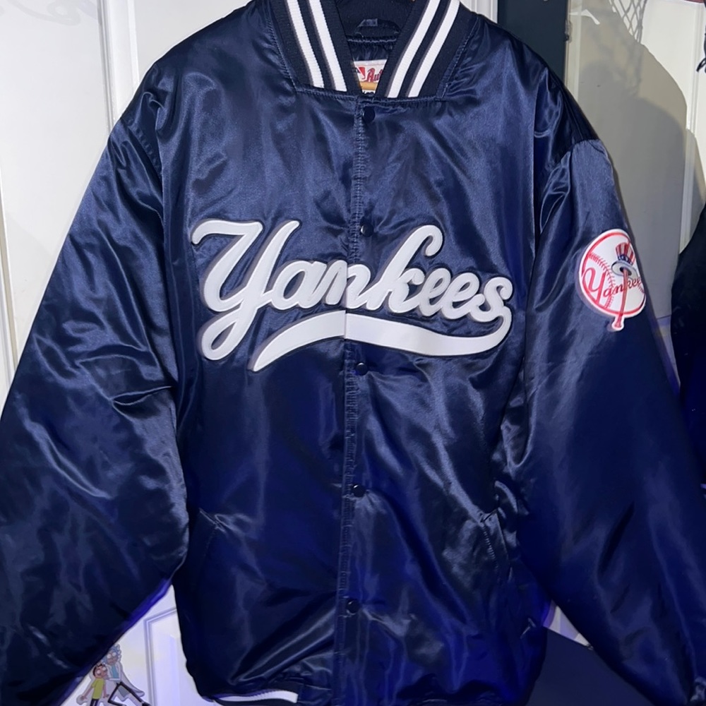 Selling this New York Yankees Bomber Jacket! Open to offers!